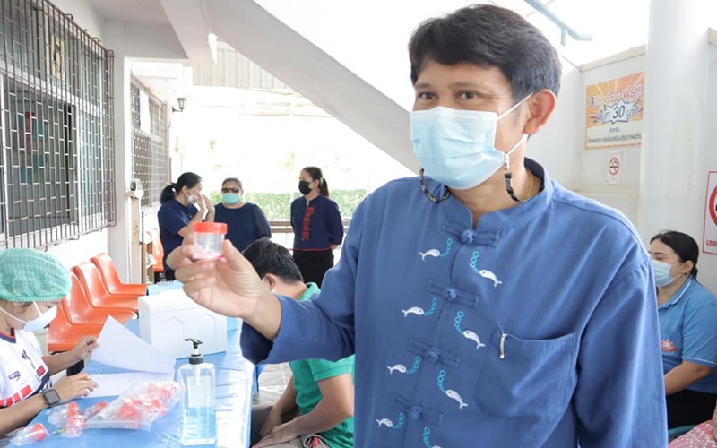 Read more about the article วันที่ 25 มิถุนายน 2564 นายจรูญ อินไข ผู้อำนวยการวิทยาลัยการอาชีพบ้านแพ้ว พร้อมด้วย ครู และบุคลากร วิทยาลัยการอาชีพบ้านแพ้ว เข้ารับการตรวจเชื้อโควิด 19 ด้วยวิธีการตรวจในน้ำลาย ณ โรงพยาบาลส่งเสริมสุขภาพตำบลเจ็ดริ้ว เพื่อเตรียมความพร้อม 100 % ในการเปิดเรียนแบบ Onsite