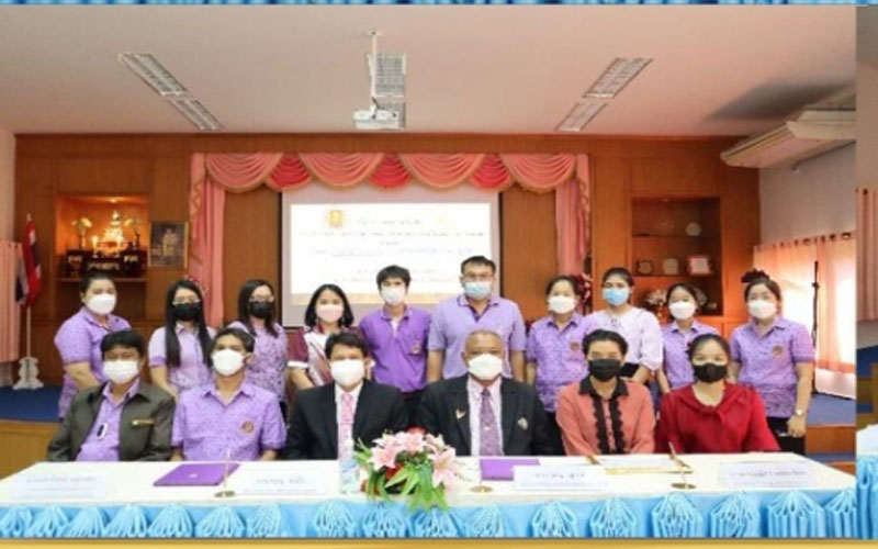 Read more about the article วันที่ 11 มกราคม 2565 นายจรูญ อินไข ผู้อำนวยการวิทยาลัยการอาชีพบ้านแพ้ว  พร้อมคณะ ผู้บริหาร ครูและเจ้าหน้าที่ได้ร่วมพิธีลงนามบันทึกข้อตกลงความร่วมมือทางการศึกษา (MOU)เพื่อการขยายโอกาส ในการศึกษาต่อระดับอาชีวศึกษาของโรงเรียน วัดหลักสี่พิพัฒน์ราษฏร์อุปถัมภ์  ณ วิทยาลัยการอาชีพบ้านแพ้ว
