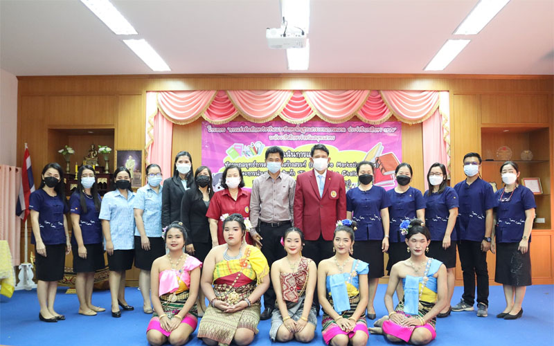 Read more about the article วันที่ 17 ธันวาคม 2564 นายจรูญ อินไข ผู้อำนวยการวิทยาลัยการอาชีพบ้านแพ้ว เป็นประธานในพิธีเปิดงานการแข่งขันทักษะวิชาชีพและทักษะพื้นฐานสาขางานการตลาด ระดับอาชีวศึกษาจังหวัดสมุทรสาคร ดำเนินการแข่งขันทักษะกลยุทธ์การตลาดเชิงสร้างสรรค์ ทักษะการนำเสนอขายสินค้า และทักษะการเขียนแผนธุรกิจ โดยมีผู้บริหารและคณะครู นักเรียน นักศึกษาจากวิทยาลัยเทคนิคสมุทรสาครเข้าร่วม ณ อาคารวิทยบริการ วิทยาลัยการอาชีพบ้านแพ้ว