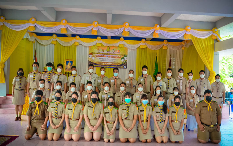 Read more about the article วันที่ 20-24 ธันวาคม 2564 นายจรูญ อินไข ผู้อำนวยการวิทยาลัยการอาชีพบ้านแพ้ว พร้อมด้วย ครูผู้กำกับลูกเสือร่วมเป็นวิทยากรอบรมลูกเสือจิตอาสาพระราชทาน โดยนำพี่เลี้ยงลูกเสือของวิทยาลัยฯเข้าร่วมการอบรม ณ โรงเรียนทีปังกรวิทยาพัฒน์(วัดสุนทรสถิต)ในพระราชูปถัมภ์ฯ จังหวัดสมุทรสาคร
